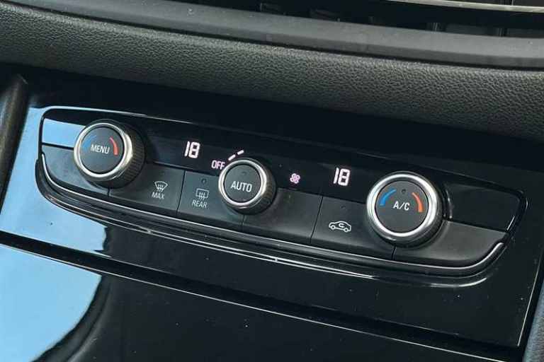 2023 Vauxhall Grandland 1.2 Turbo GS 5dr Auto HATCHBACK PETROL Automatic