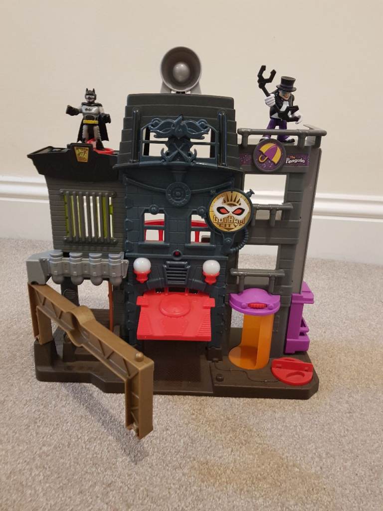 Imaginext Penguin House & 2 Figures