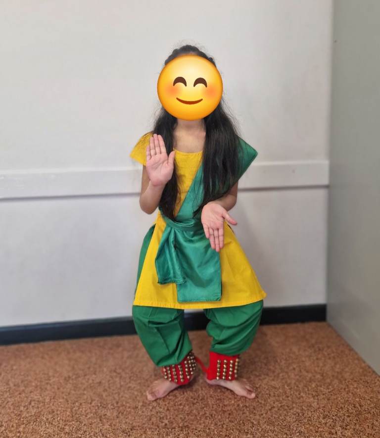 Girls Bharatnatyam Costume - 6-7 Years