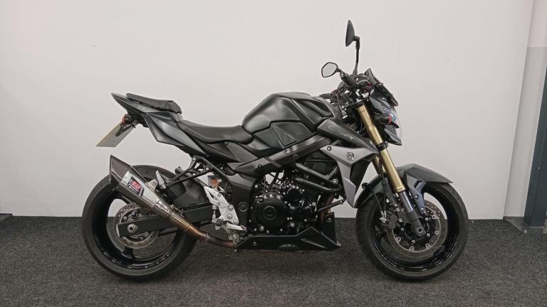 SUZUKI GSR750 ** 12 MONTH MOT - YOSHIMURA - TAIL TIDY ** 