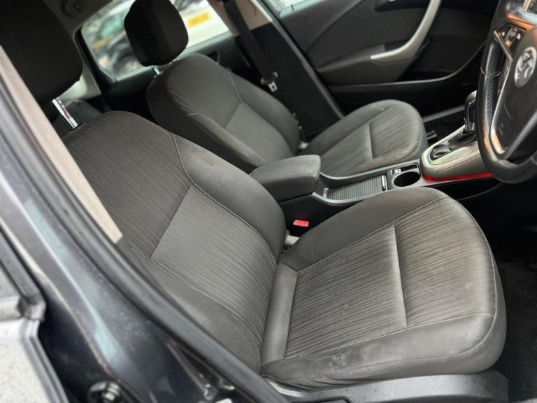 2011 Vauxhall Astra 1.6i 16V Exclusiv 5dr Auto HATCHBACK PETROL Automatic