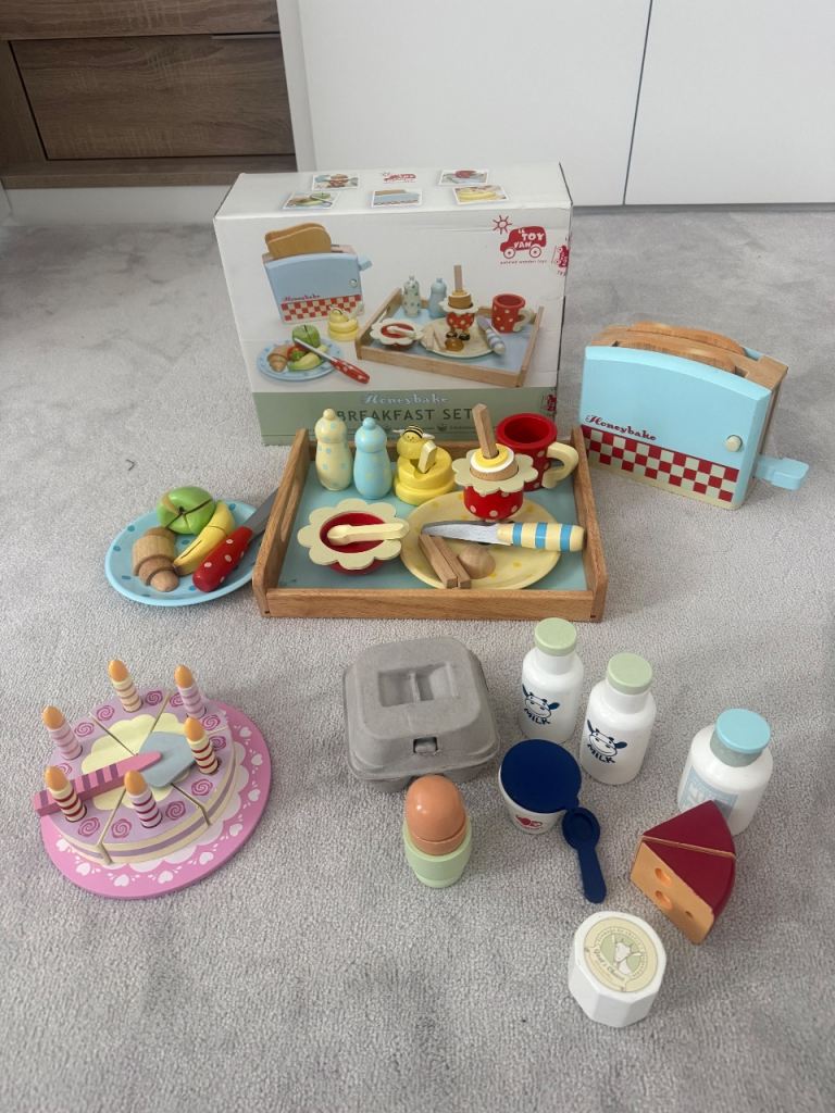 Le Toy Van Wooden Breakfast Set and Play Food – As Good As New