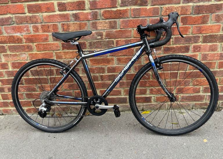 image for Islabikes Luath 26 road bike city bicycle light frame aluminium 26inch wheels