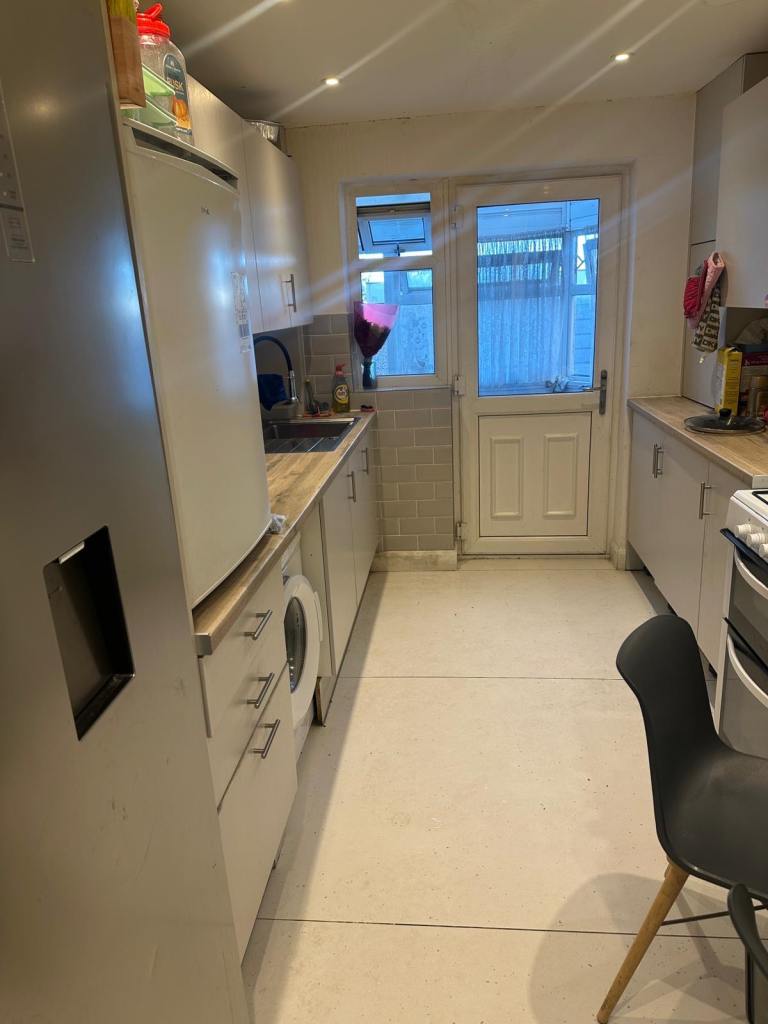 Double room to let in Luton, Leagrave .