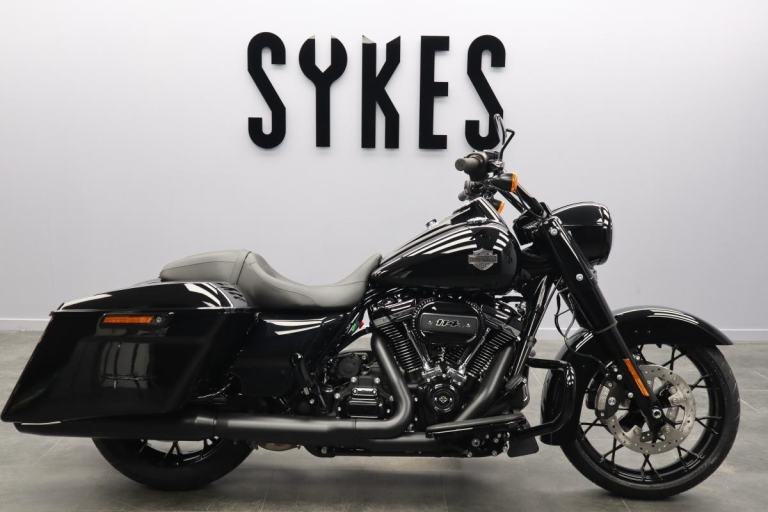 2025 Harley-Davidson FLHRXS Road King Special in Vivid Black