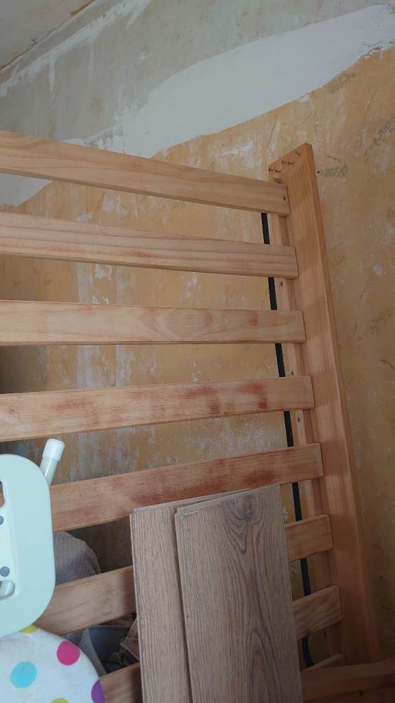 Single Wooden bedframe