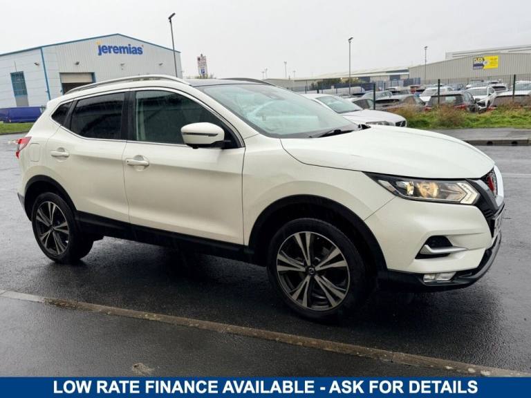 2018 Nissan Qashqai 1.2 DIG-T N-CONNECTA 115 BHP + SAT NAV + GLASS SUNROF HATCHBACK Petrol Manual