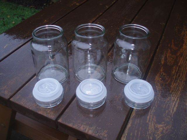 STORAGE JARS SET x 3 , AIR TIGHT LIDS , VARIOUS USES , SET 0F 3 JARS only £3