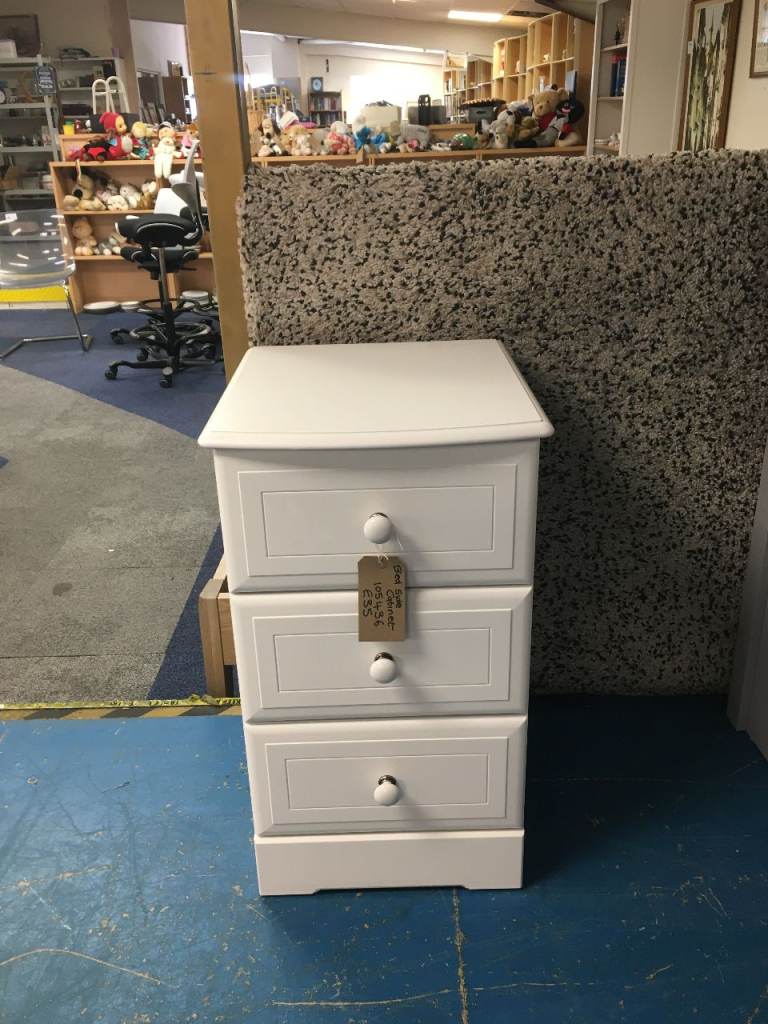 White Bedside Cabinet TCL Reuse 105435
