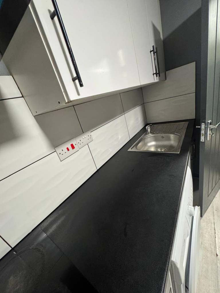 Studio Flat in Reading RG1 6RD