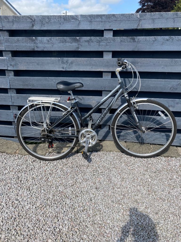 Giant Cypress Commuter Bike 7 Speed – Good Condition