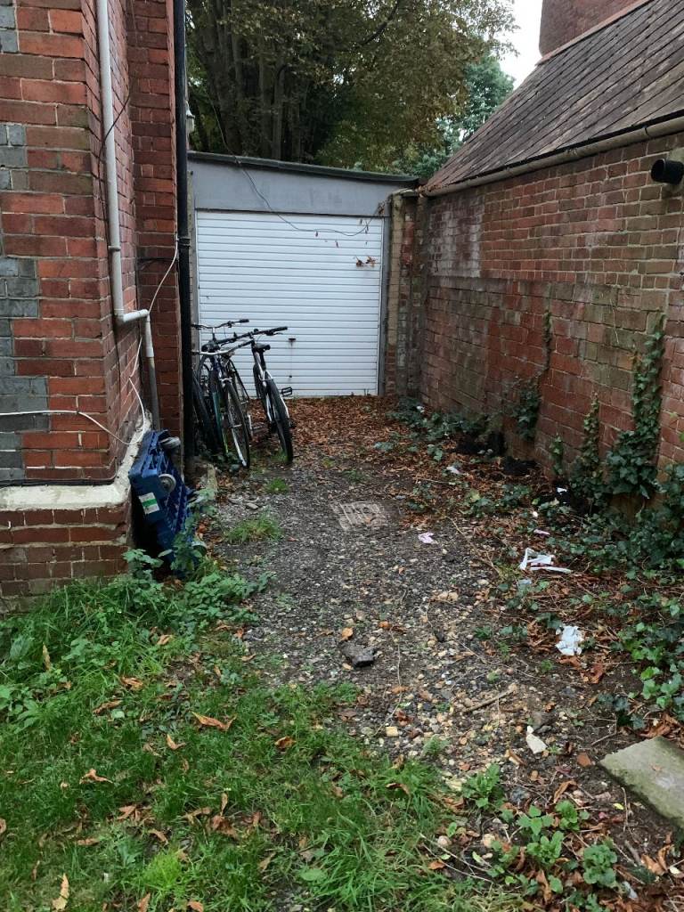 garage to rent with off road parking reading town centre 
