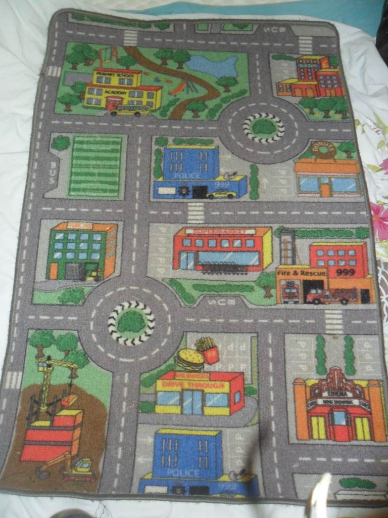 Double Sided Large City Car Play Mat One Side/Farm Scene Other 79 x 116cm Rug,used,see pictures