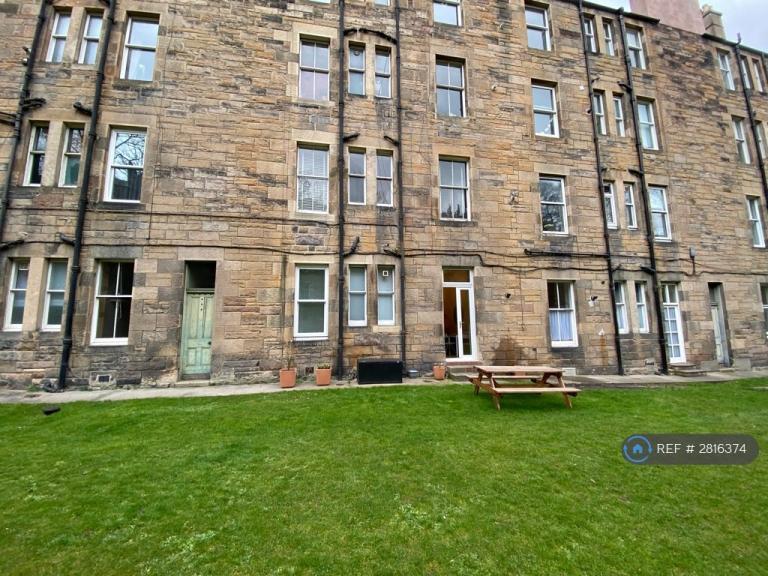 3 bedroom flat in Bruntsfield, Edinburgh, EH10 (3 bed) (#2816374)