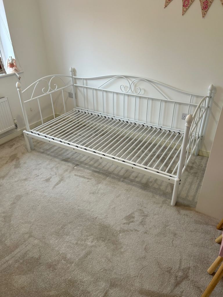 Single / Double Pull Out Bed