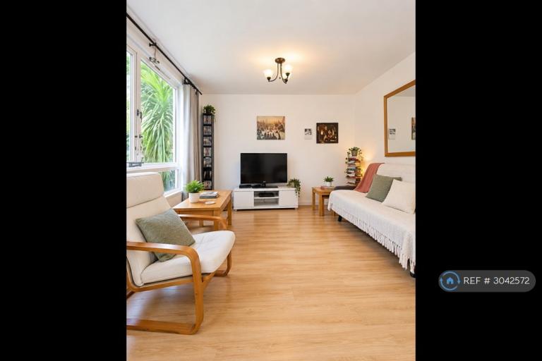 1 bedroom flat in Beaumont Road, London, SW19 (1 bed) (#3042572)