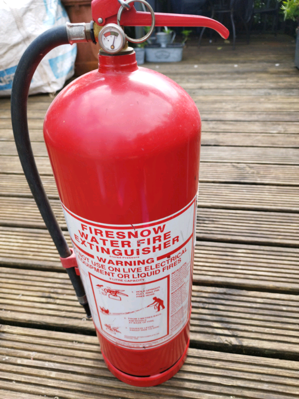 Fire extinguisher, 9 litre capacity. 