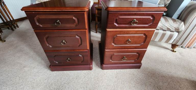 Mahogany Bedside Table Chest of Drawers Great Condition