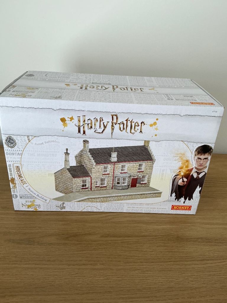 Hornby Hogsmeade Station Set of 6 Items SOLD YESTERDAY