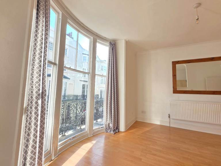 One Bedroom Balcony Flat Bloomsbury Place off Kemptown Seafront for sale 1 bed