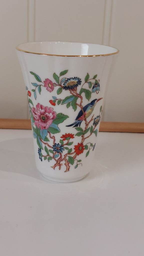 Aynsley Pembroke Fine English Bone China Vase standing 10cms high (4 inches)