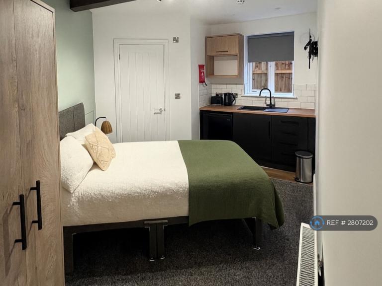 Studio flat in Uttoxeter Old Road, Derby, DE1 (#2807202)