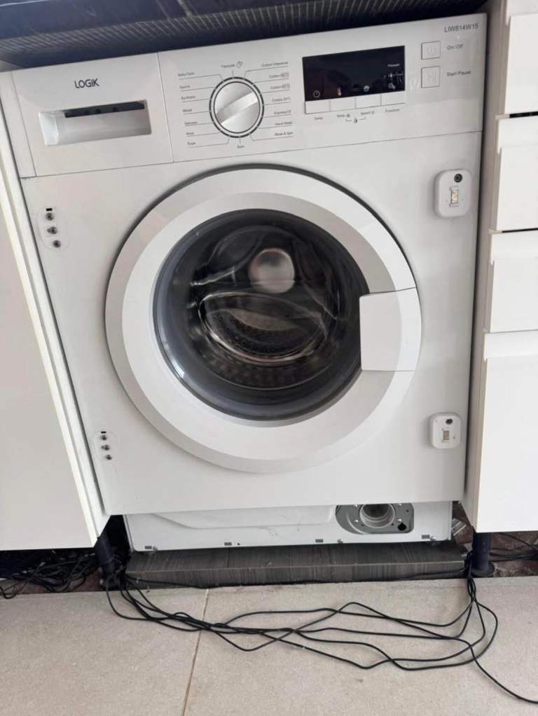 Washing Machine - INTEGRATED- Logik LIW814W15 8kg load Family washer.