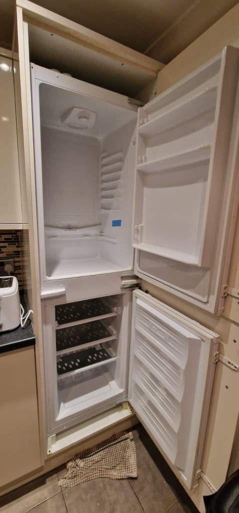 Clean Double Room within flat share in Holyrood, City Centre