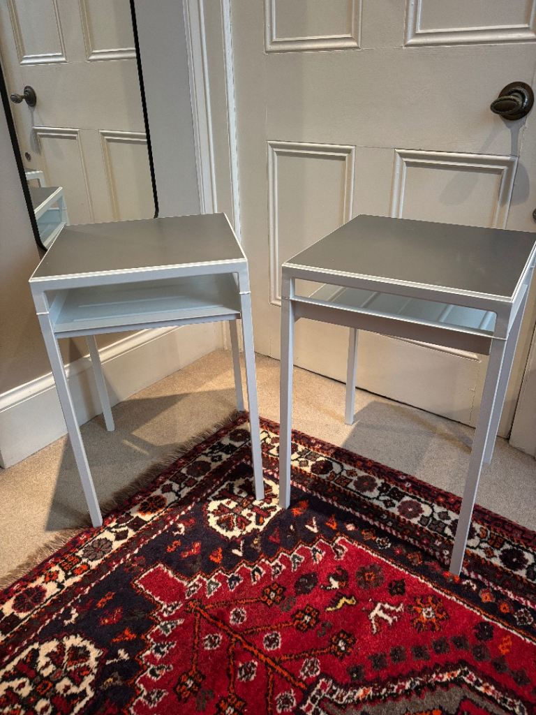 PAIR OF IKEA WHITE METAL SIDE/BEDSIDE/OFFICE TABLES. GOOD CONDITION