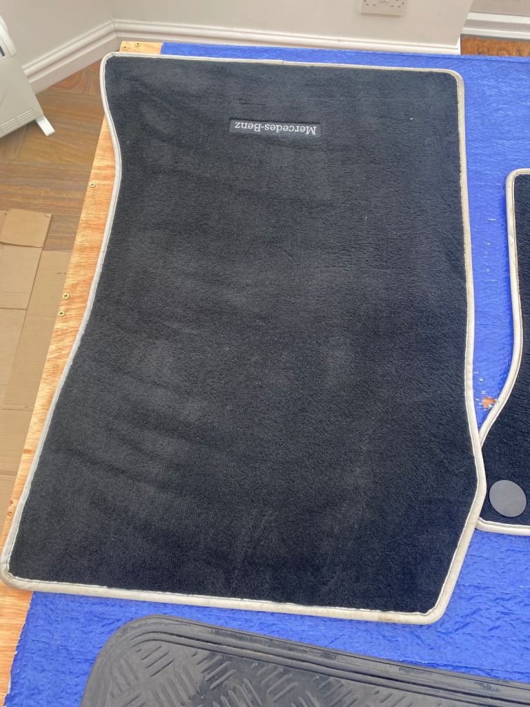 Mercedes car mats in good condition