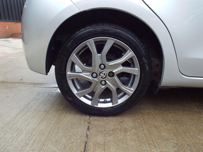  Toyota Yaris 1.33 Dual VVT-i Excel Euro 5 5dr Euro 5 Petrol Manual