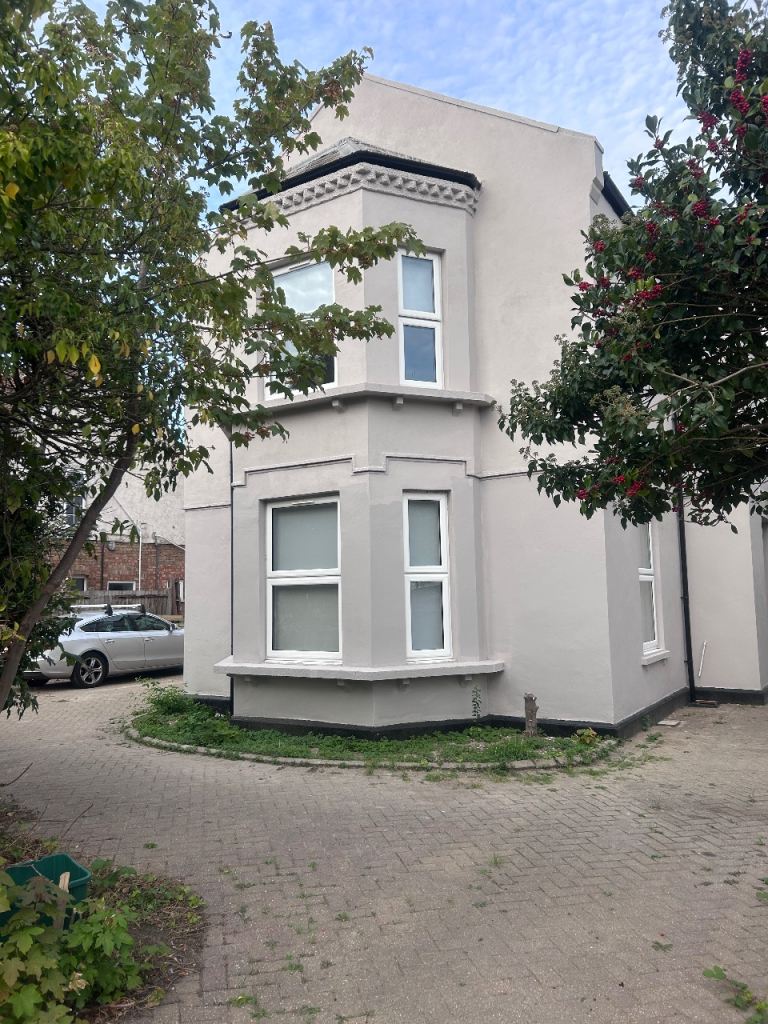 Large double room for rent