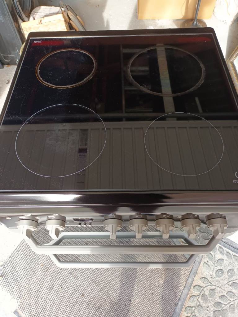 Indesit freestanding electric oven