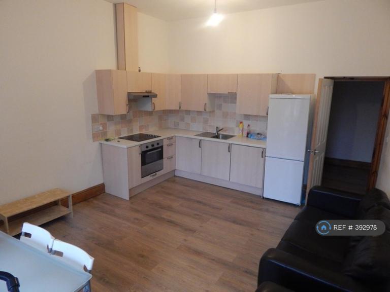 3 bedroom flat in Hyde Terrace, Leeds, LS2 (3 bed) (#392978)
