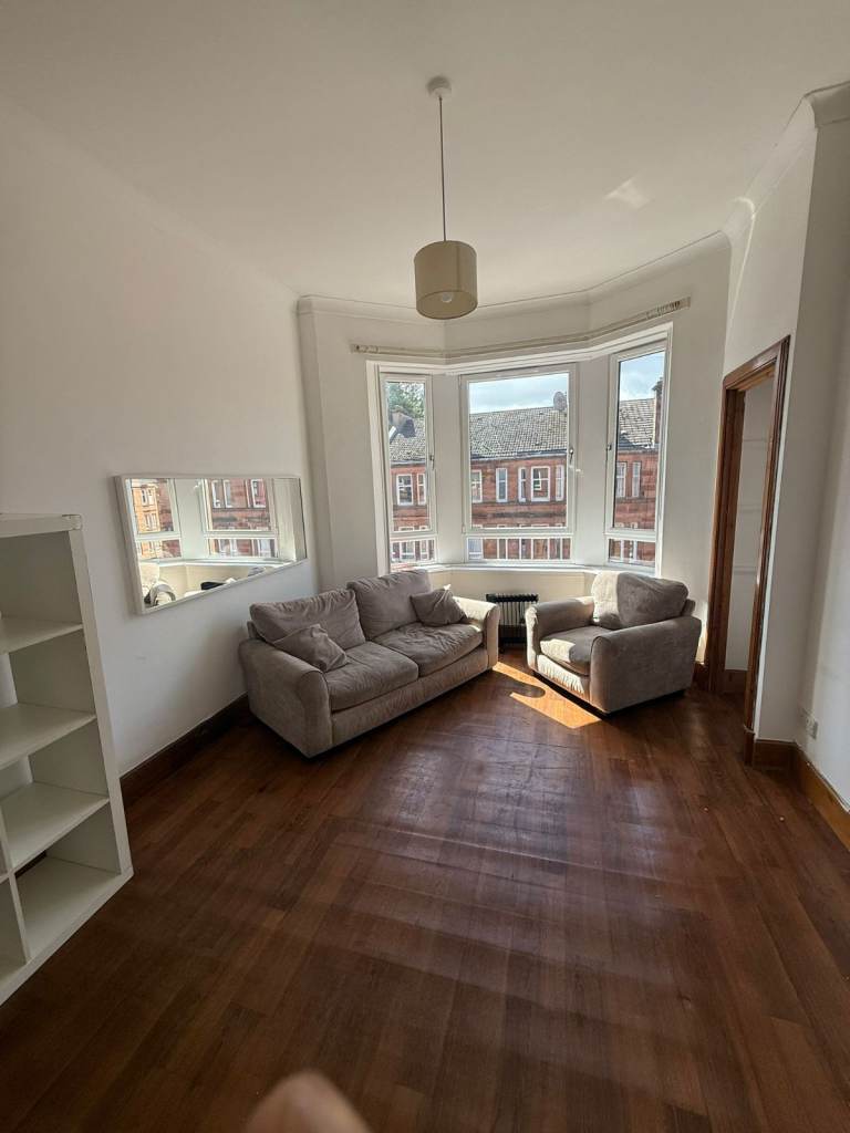 Bright 1-Bed Traditional Tenement Flat – Calder Street/Victoria Road, Govanhill, Glasgow