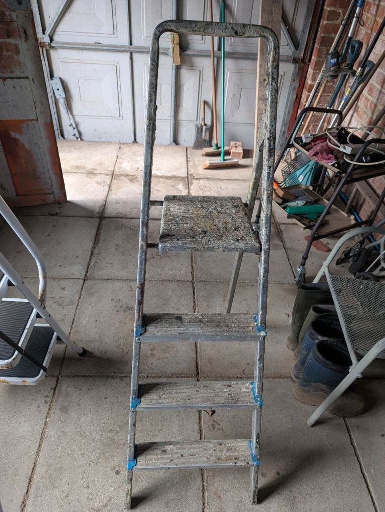 Step Ladders. Aluminium 
