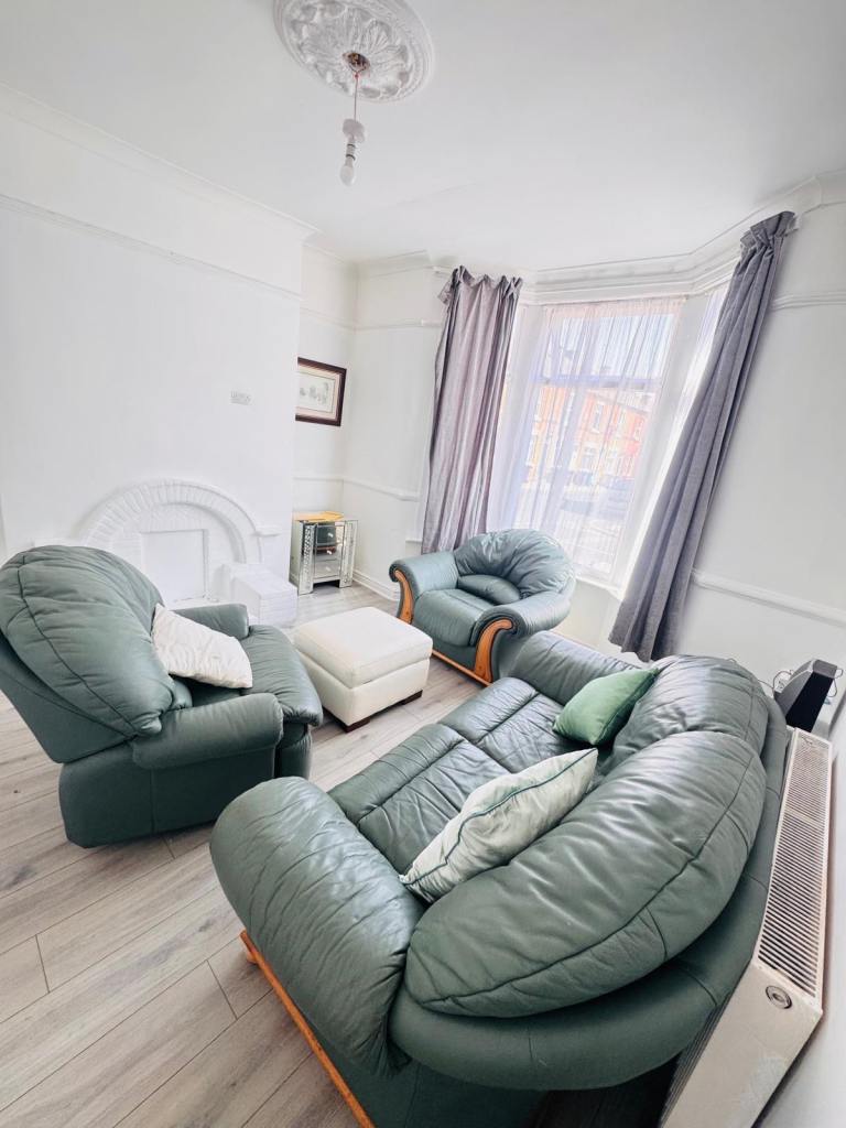 Spacious 4 Bedroom House to Rent – L6 3AG
