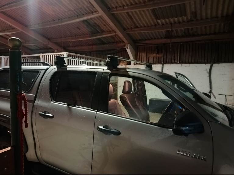 Toyota hilux alpine roof bars