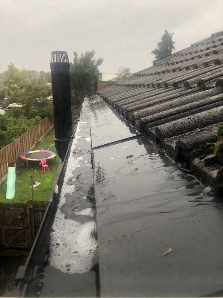 Gutter clearing vacuum