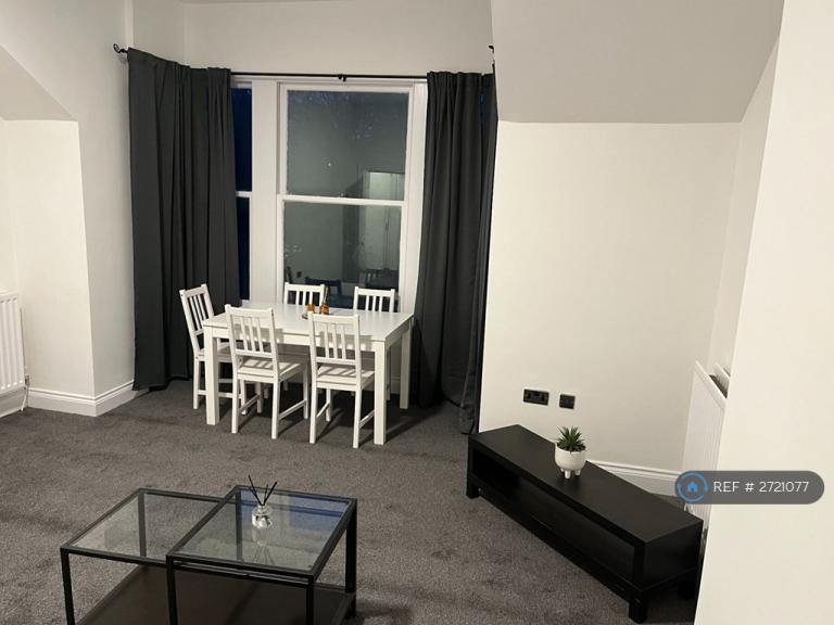 2 bedroom flat in The Elms West, Sunderland, SR2 (2 bed) (#2721077)