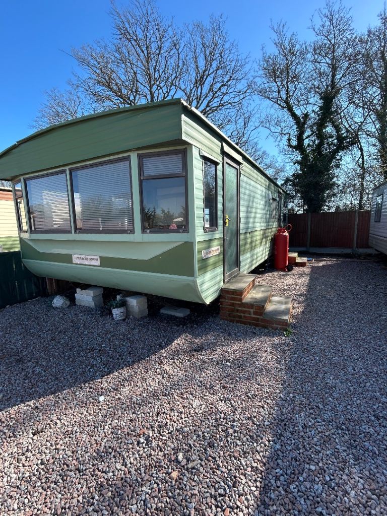 Beautiful 2 bed static mobile home long term rent