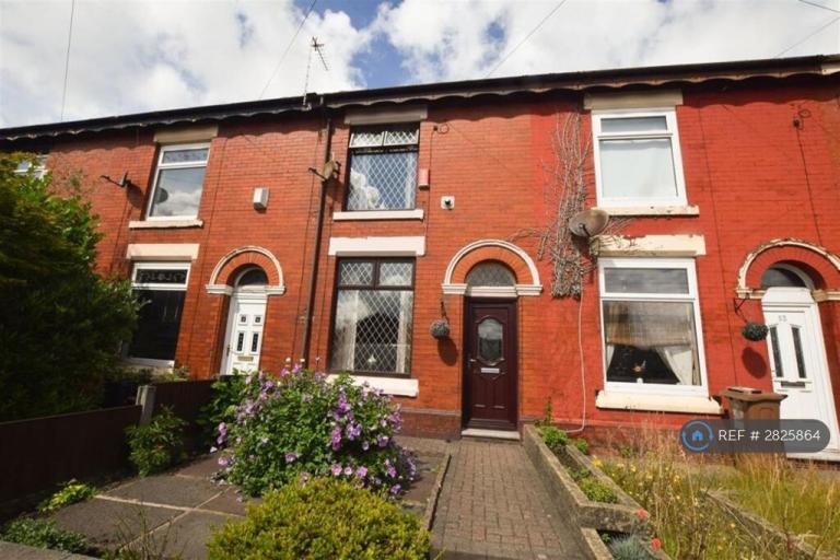 2 bedroom house in Mills Hill Road, Manchester, M24 (2 bed) (#2825864)