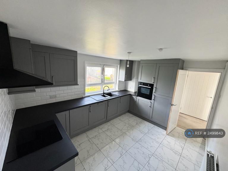 3 bedroom flat in Drumclair Place, Airdrie, ML6 (3 bed) (#2499843)