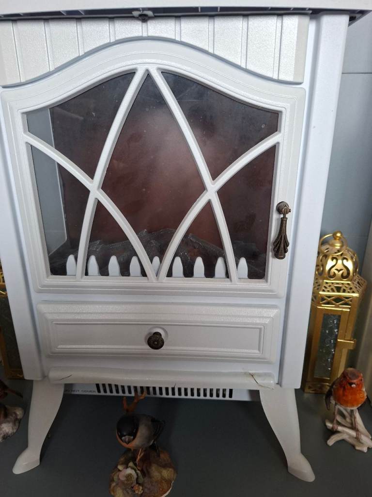 Lovely White Electric Fireplace with Faux Log and Flame Effect