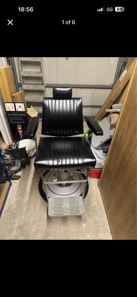 Takara Belmont Dainty Barber / Salon / Beauty Chair