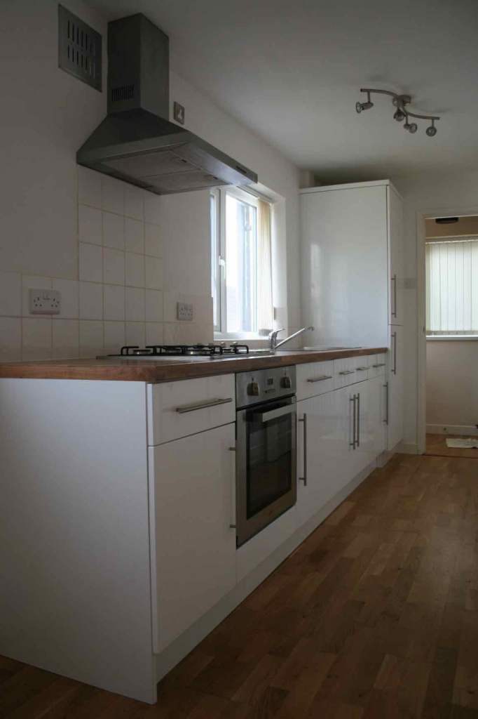 VERY CLEAN 3 BED HOUSE WORKSOP , SCHOOL , HOSPITAL ,FACTORIES ALL NEARBY