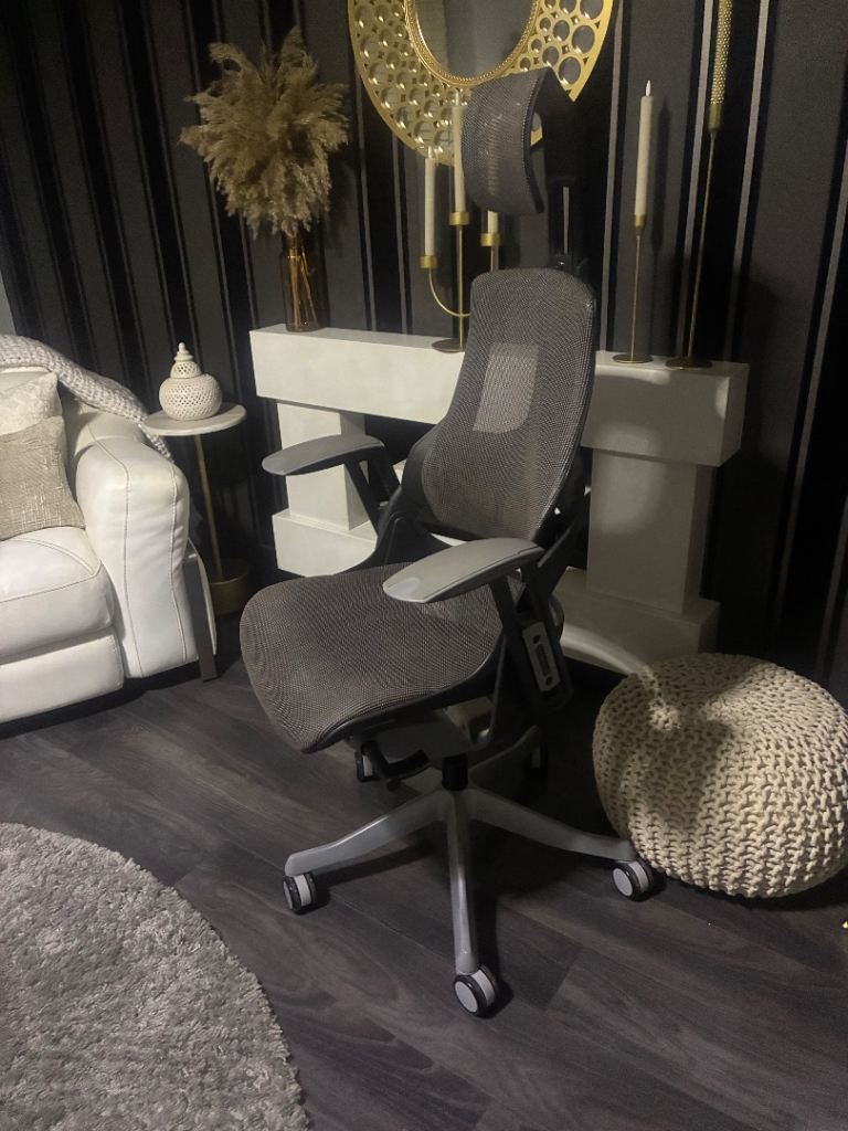 Ergonomic Office Chair with Headrest – Grey, Good Condition