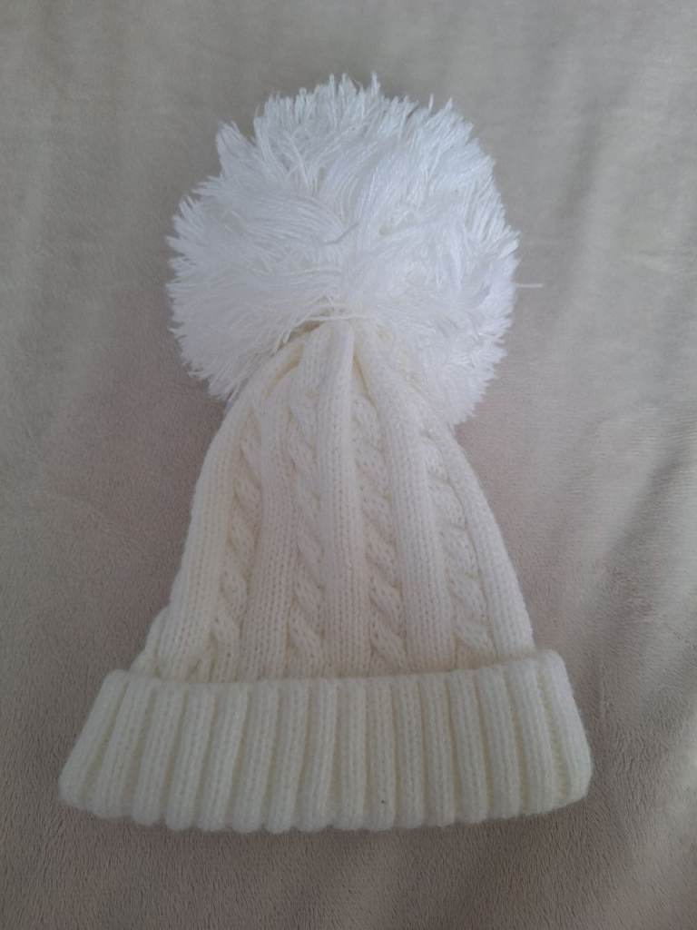 White Pom Pom Hat Size Newborn - New 