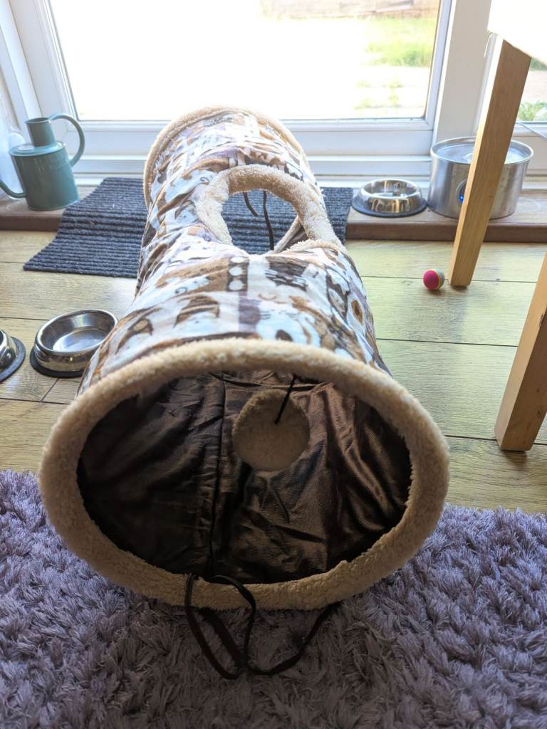 Patterned, sturdy cat tunnel