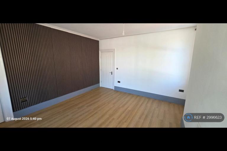 Studio flat in St Judes Road, Wolverhampton, WV6 (#2996623)